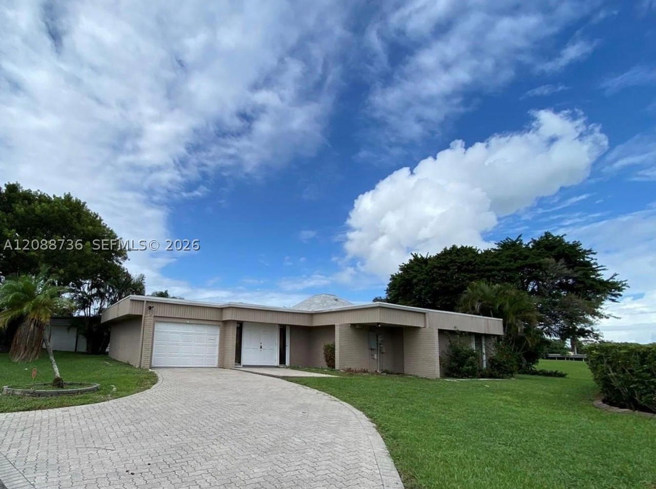 Real estate property located at 6105 Royal Poinciana Ln, Broward, Woodlands Sec Eight, Tamarac, FL
