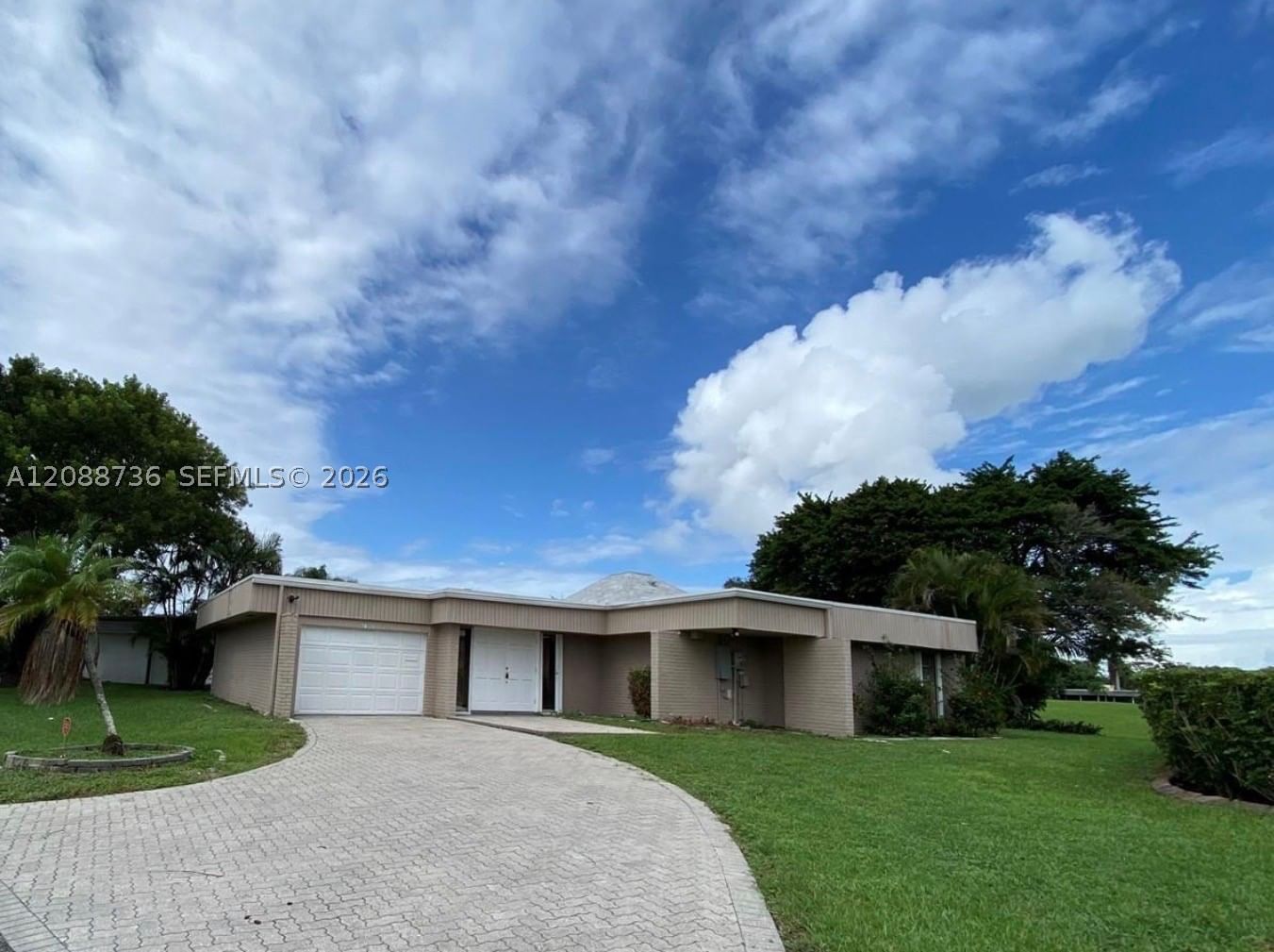 Real estate property located at 6105 Royal Poinciana Ln, Broward, Woodlands Sec Eight, Tamarac, FL