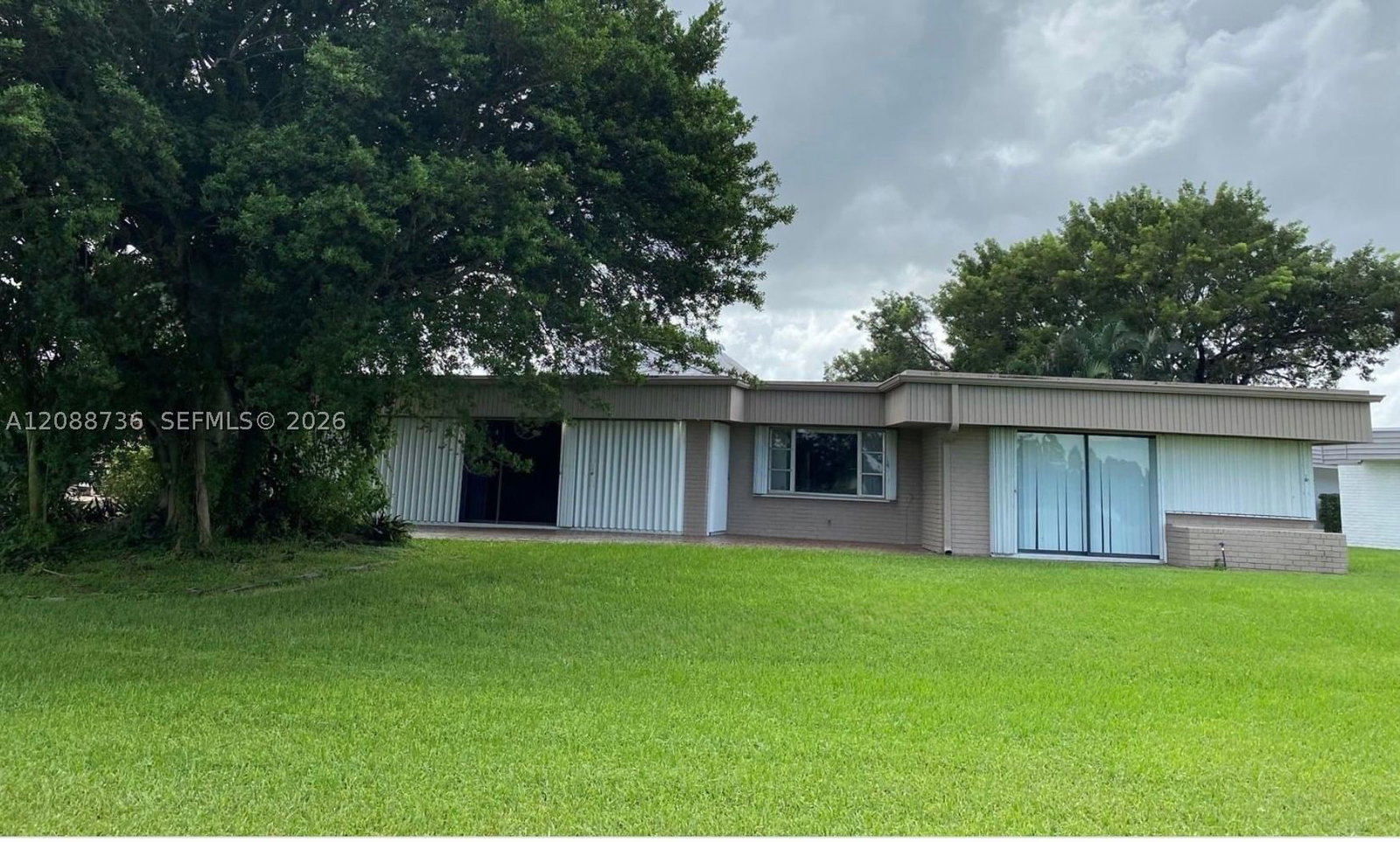 Real estate property located at 6105 Royal Poinciana Ln, Broward, Woodlands Sec Eight, Tamarac, FL