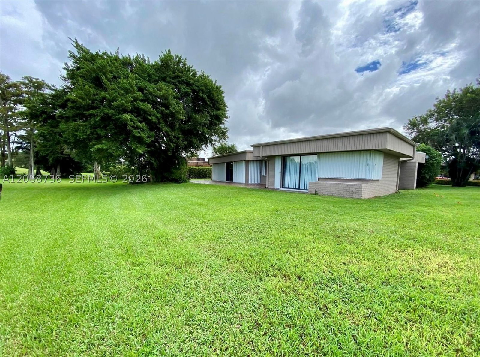 Real estate property located at 6105 Royal Poinciana Ln, Broward, Woodlands Sec Eight, Tamarac, FL