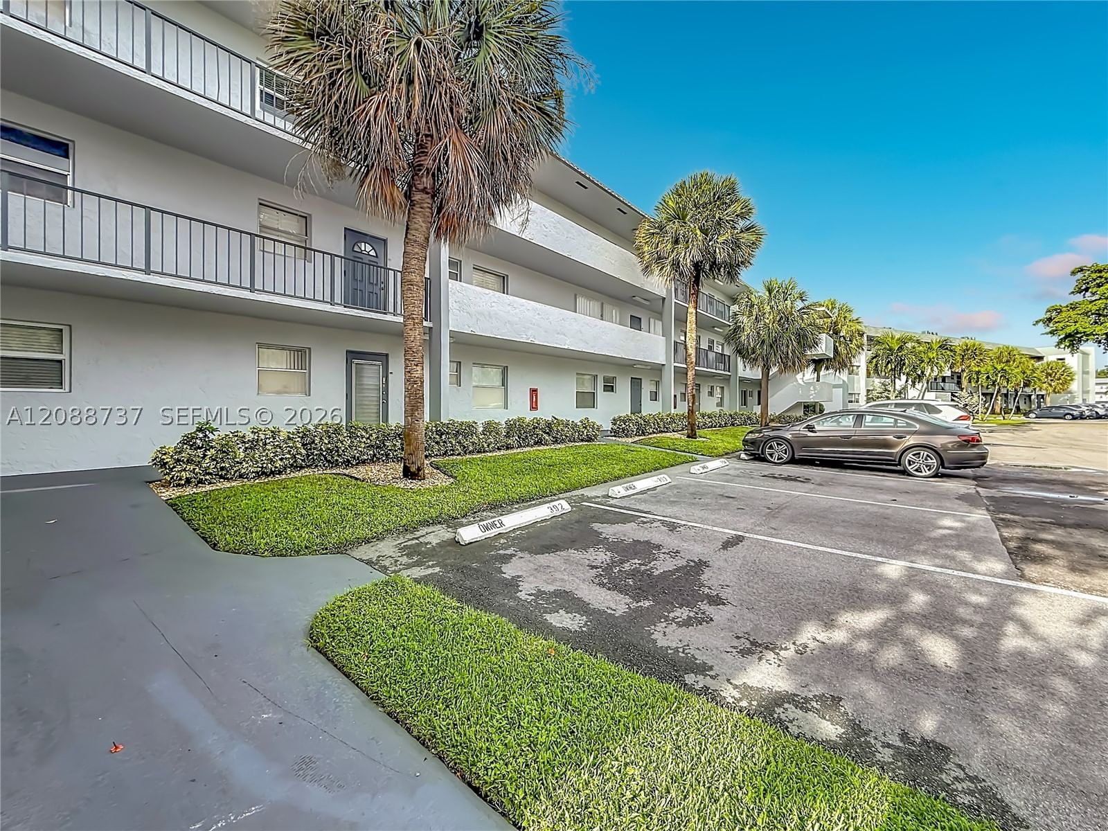Real estate property located at 8370 Sands Point Blvd H208, Broward, Sands Point Condominium I, Tamarac, FL