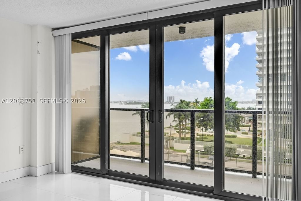 Real estate property located at 600 36th St #508, Miami-dade, Charter Club Condo, Miami, FL