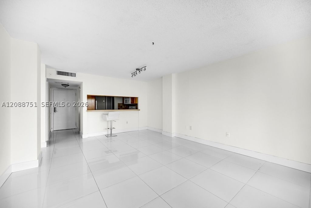 Real estate property located at 600 36th St #508, Miami-dade, Charter Club Condo, Miami, FL