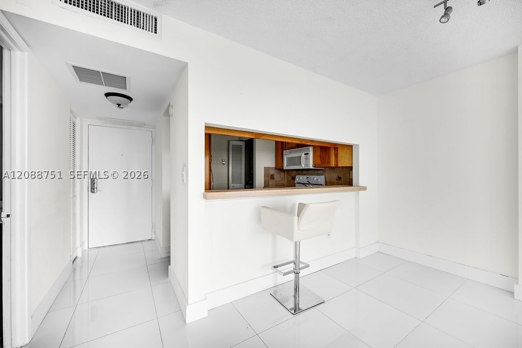 Real estate property located at 600 36th St #508, Miami-dade, Charter Club Condo, Miami, FL