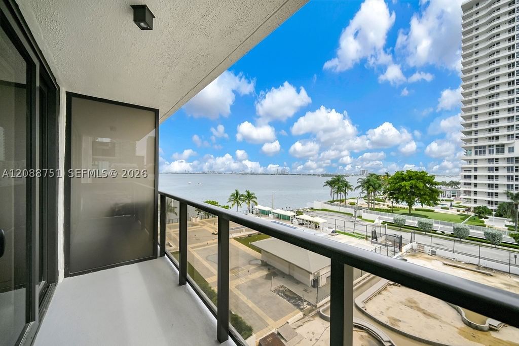 Real estate property located at 600 36th St #508, Miami-dade, Charter Club Condo, Miami, FL