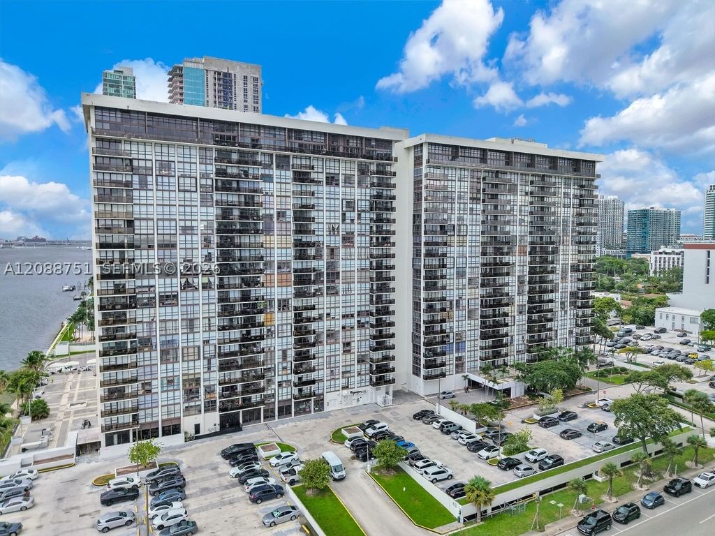 Real estate property located at 600 36th St #508, Miami-dade, Charter Club Condo, Miami, FL