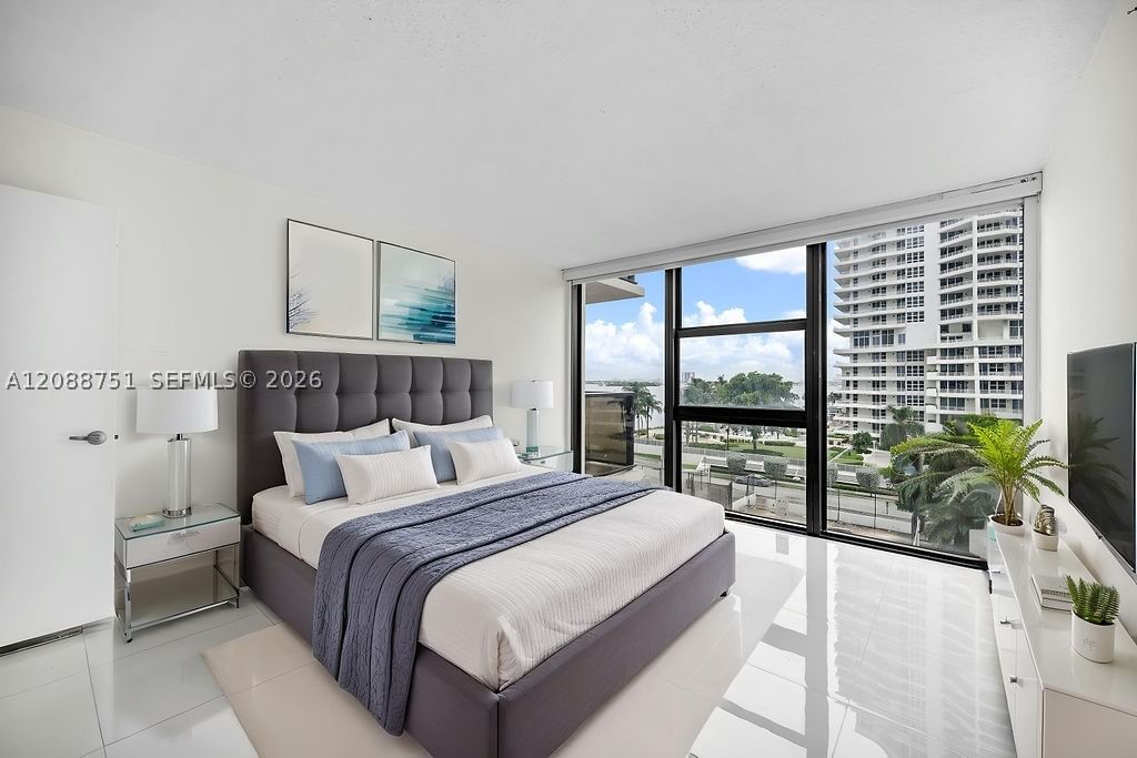 Real estate property located at 600 36th St #508, Miami-dade, Charter Club Condo, Miami, FL