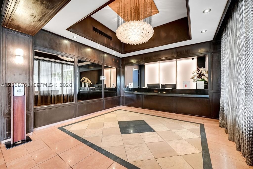 Real estate property located at 600 36th St #508, Miami-dade, Charter Club Condo, Miami, FL