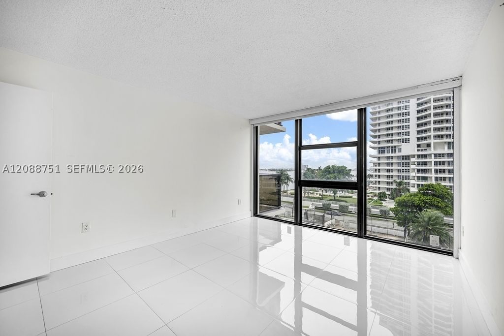 Real estate property located at 600 36th St #508, Miami-dade, Charter Club Condo, Miami, FL