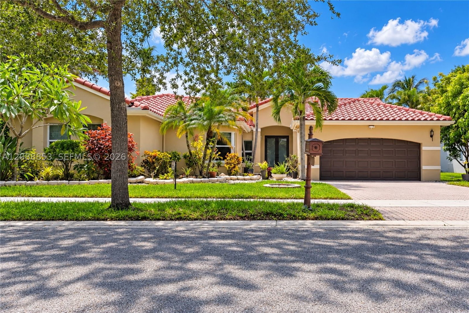 Real estate property located at 523 Stonemont Dr, Broward, Sector 4, Weston, FL