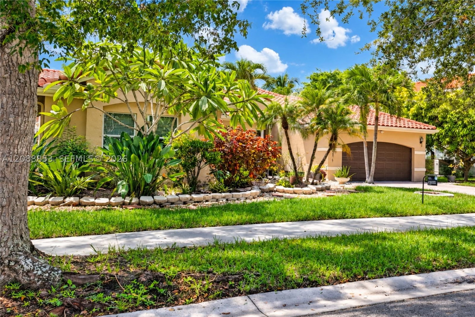 Real estate property located at 523 Stonemont Dr, Broward, Sector 4, Weston, FL