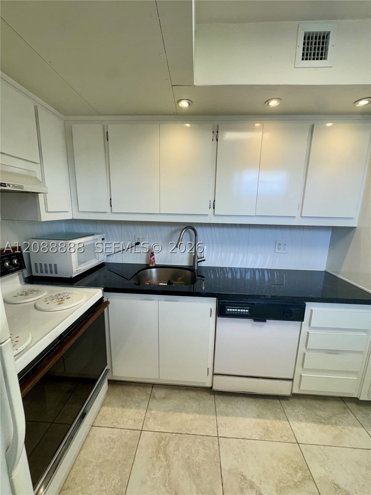 Real estate property located at 2940 203rd St #213 C, Miami-dade, Bisc Lake Gardens Condo N, Aventura, FL