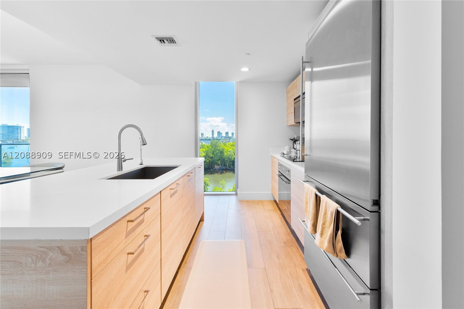 Real estate property located at 16385 Biscayne Blvd #707, Miami-dade, The Harbour North Condo, North Miami Beach, FL