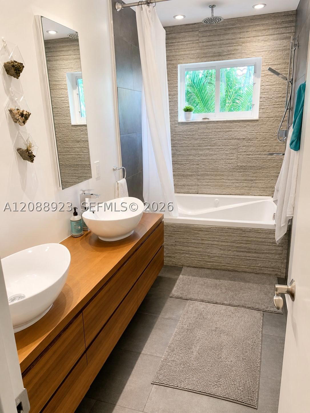Real estate property located at 1835 212th Terrace, Miami-dade, Highland Gardens Fourth A, Miami, FL