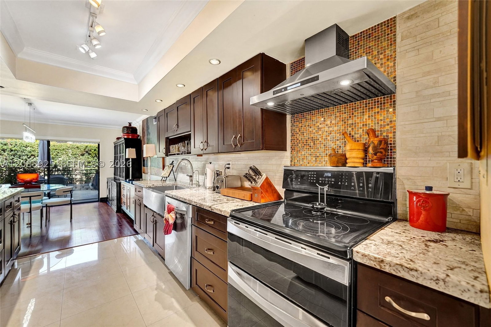 Real estate property located at 403 Dunwoody Ln #38, Broward, Townhouses Of Emerald Hill, Hollywood, FL