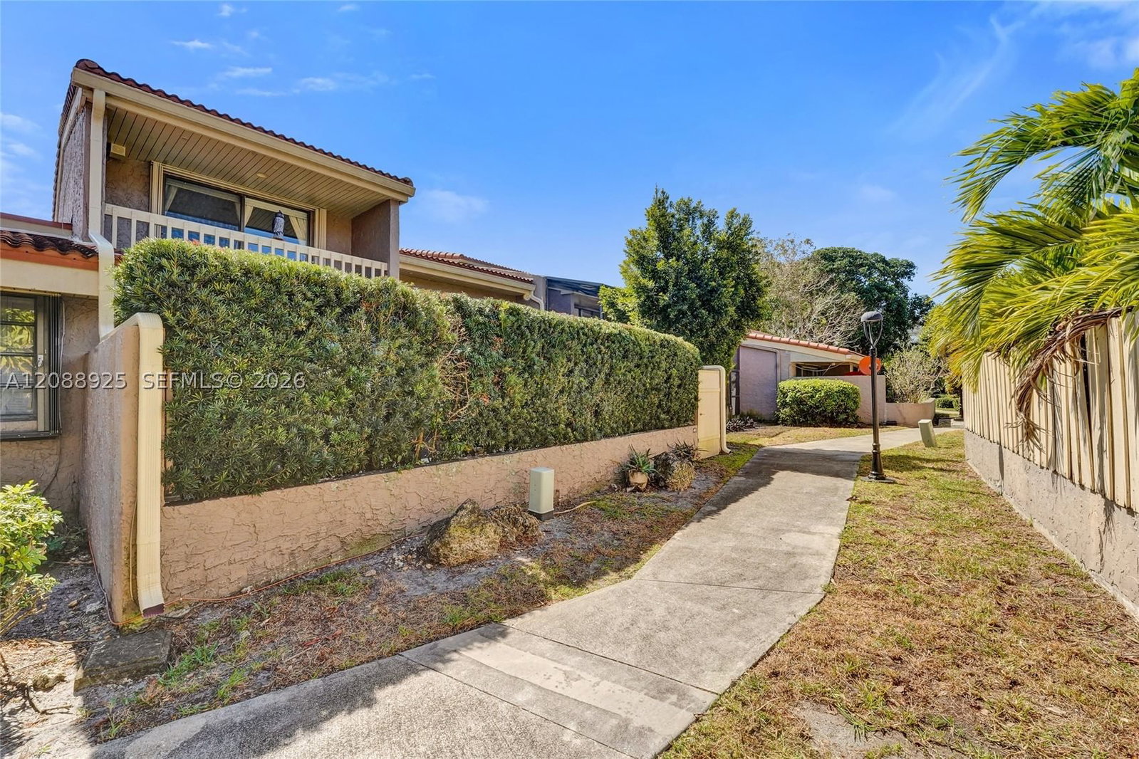 Real estate property located at 403 Dunwoody Ln #38, Broward, Townhouses Of Emerald Hill, Hollywood, FL