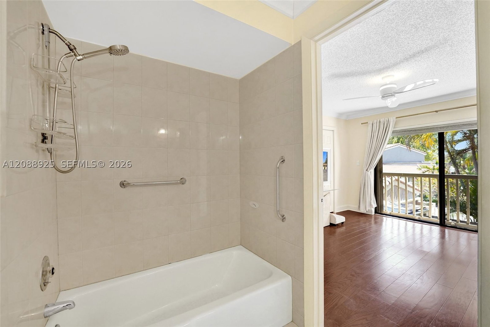 Real estate property located at 403 Dunwoody Ln #38, Broward, Townhouses Of Emerald Hill, Hollywood, FL