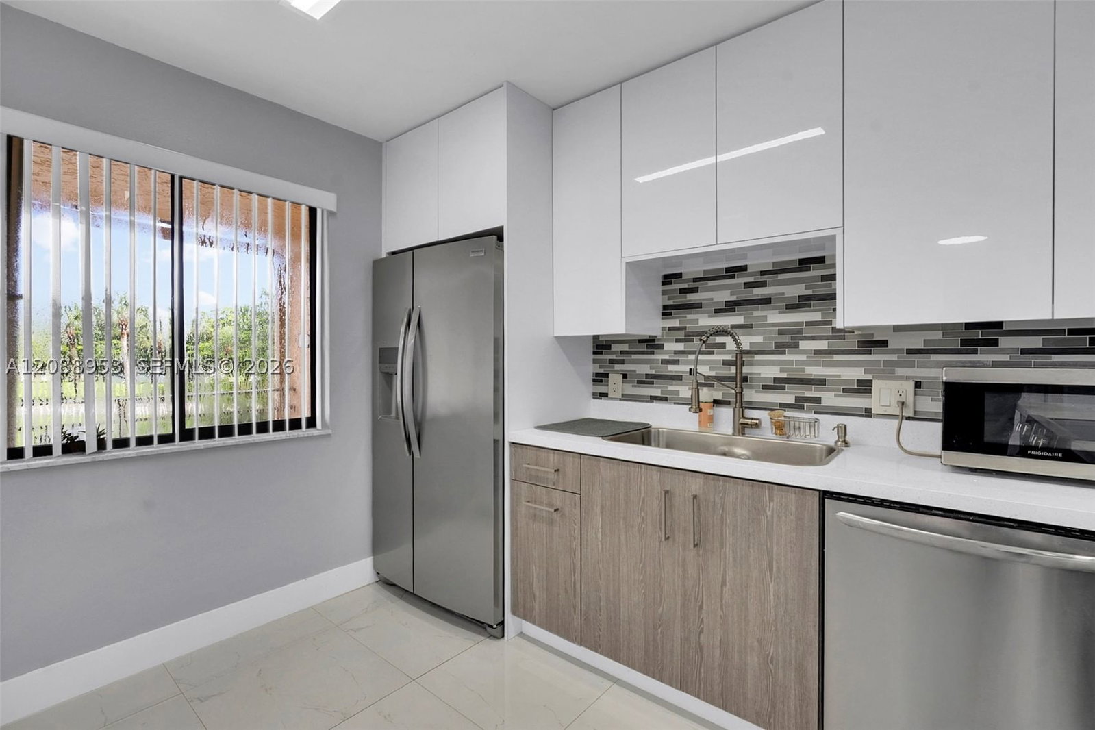 Real estate property located at 150 Lakeview Dr #203, Broward, Racquet Club Apartments A, Weston, FL