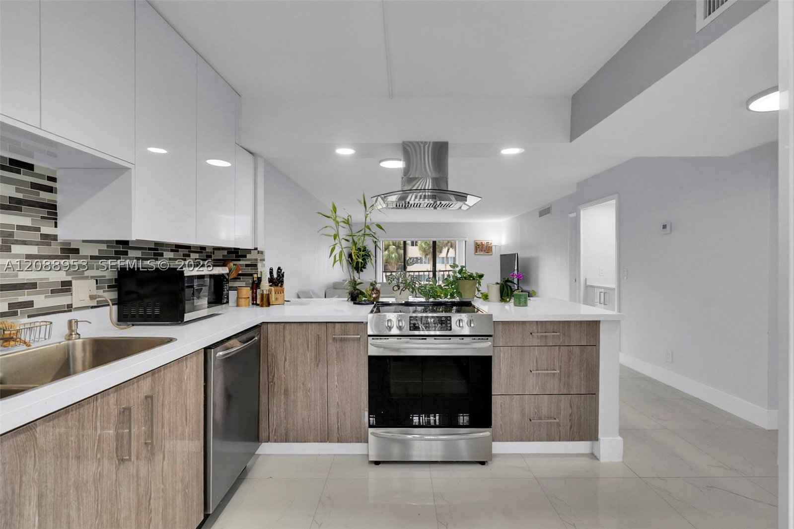 Real estate property located at 150 Lakeview Dr #203, Broward, Racquet Club Apartments A, Weston, FL