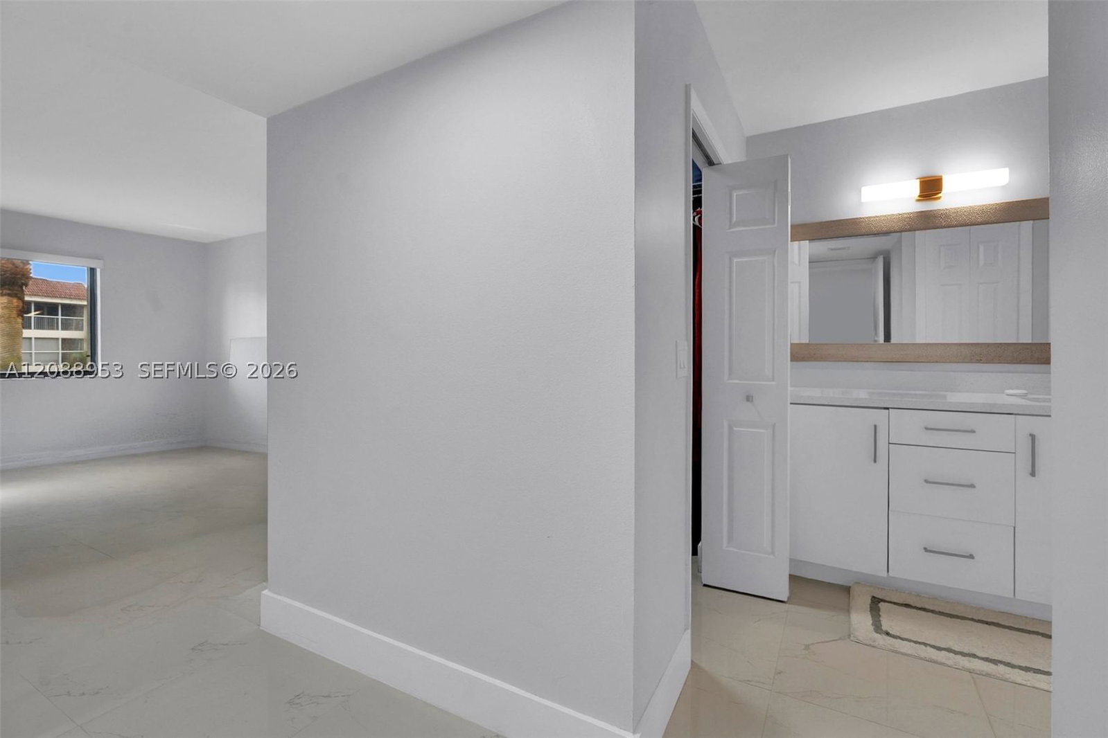 Real estate property located at 150 Lakeview Dr #203, Broward, Racquet Club Apartments A, Weston, FL