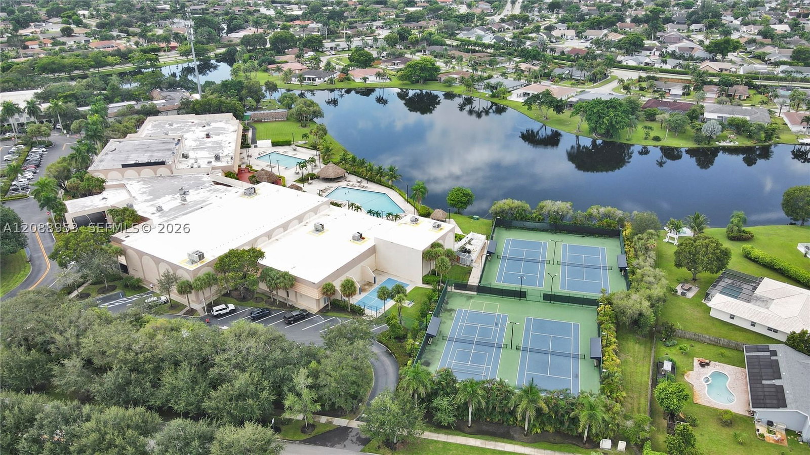 Real estate property located at 150 Lakeview Dr #203, Broward, Racquet Club Apartments A, Weston, FL
