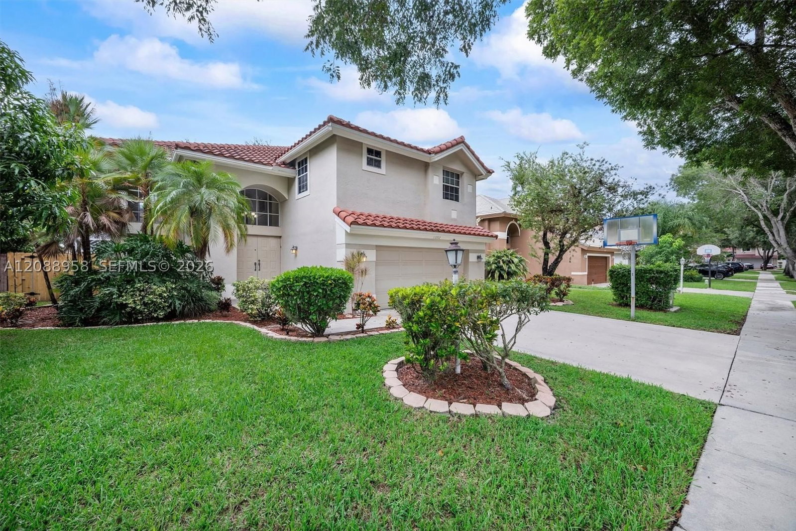 Real estate property located at 11092 Topeka Pl, Broward, Embassy Lakes Phase Ii, Cooper City, FL
