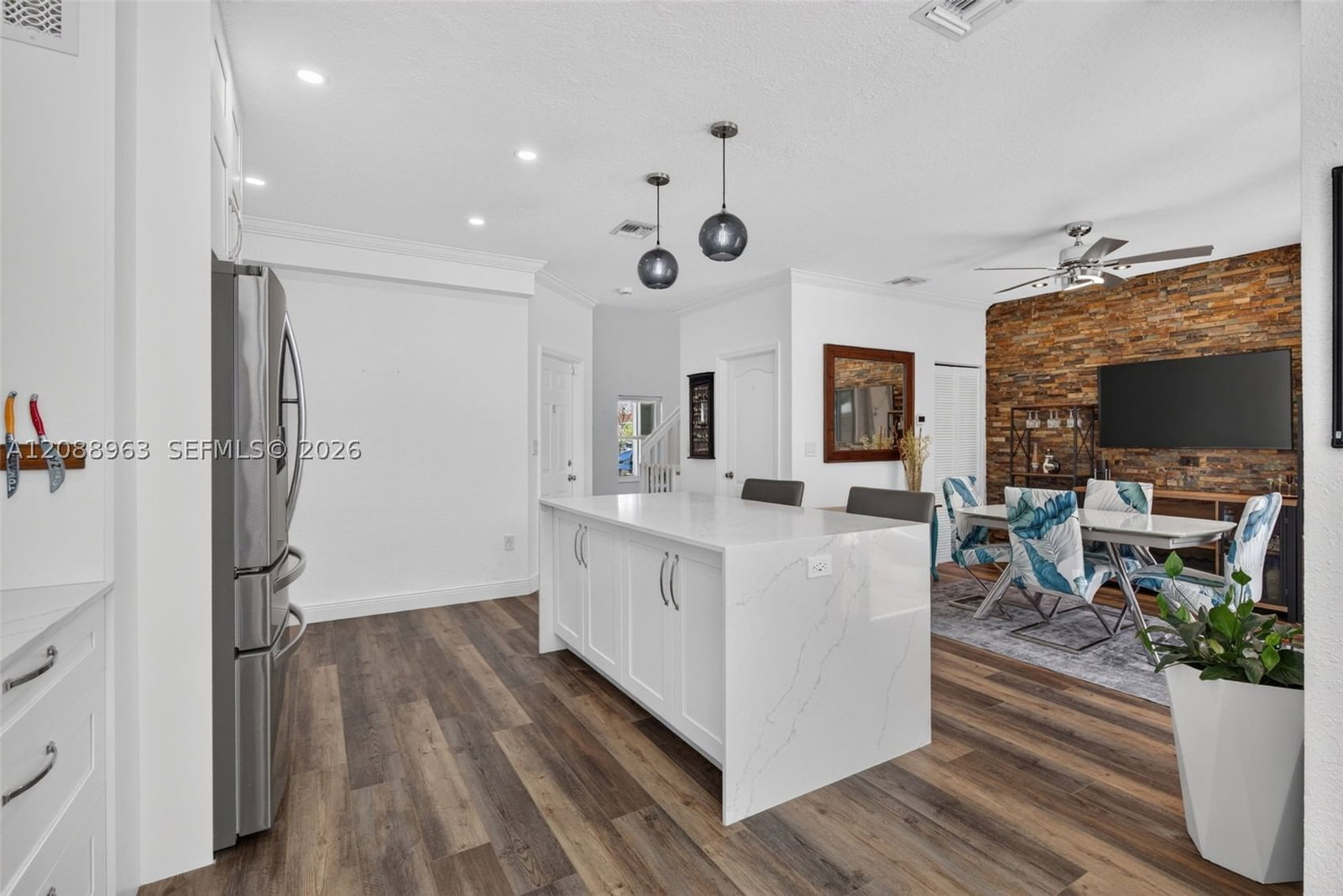 Real estate property located at 214 Riverwalk Cir, Broward, New River Estates Sec 6, Sunrise, FL