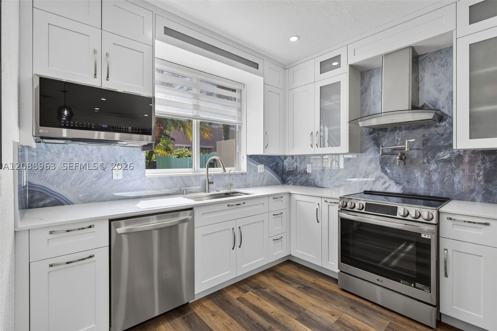 Real estate property located at 214 Riverwalk Cir, Broward, New River Estates Sec 6, Sunrise, FL