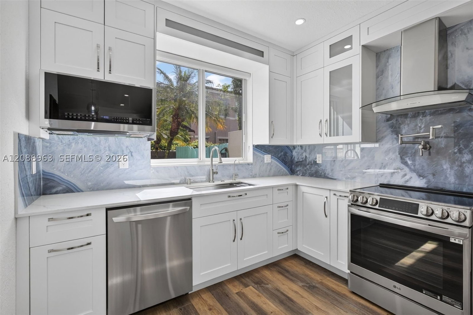 Real estate property located at 214 Riverwalk Cir, Broward, New River Estates Sec 6, Sunrise, FL