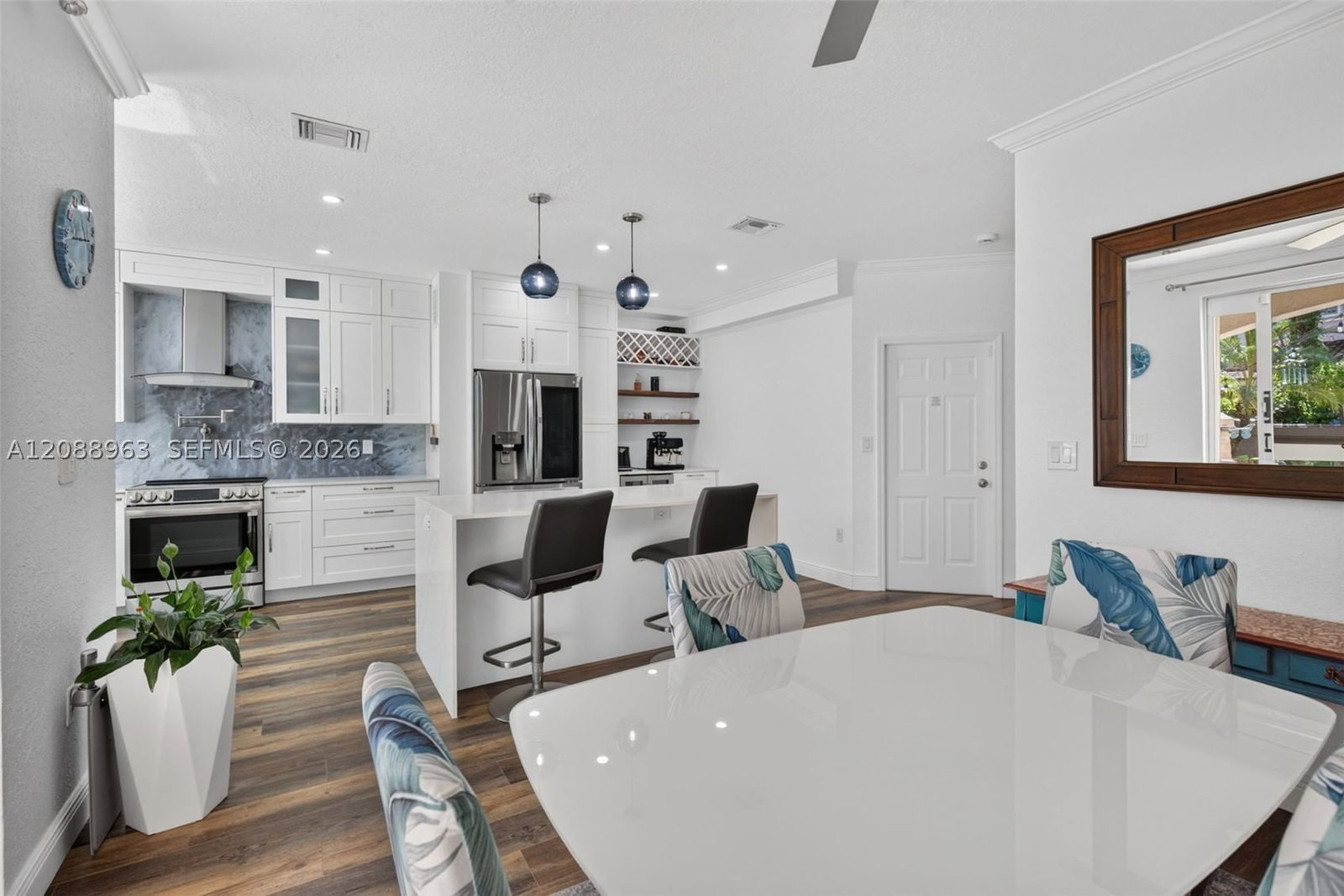 Real estate property located at 214 Riverwalk Cir, Broward, New River Estates Sec 6, Sunrise, FL