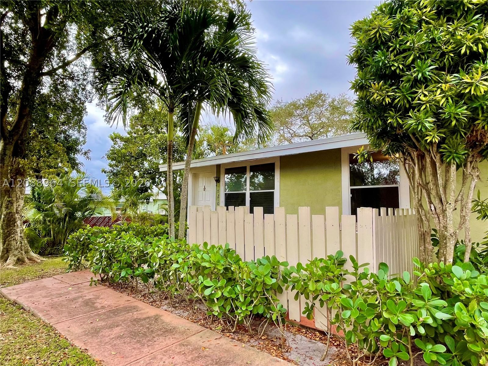 Real estate property located at 7210 Southgate Blvd #7210, Broward, Southgate Villas Condo, Tamarac, FL
