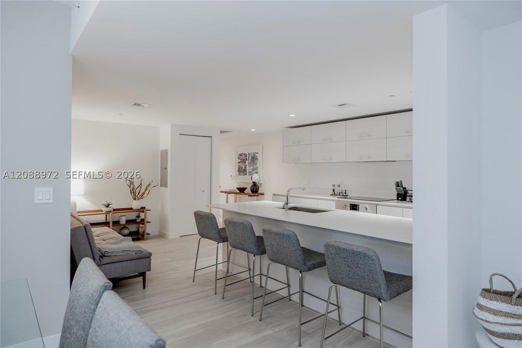 Real estate property located at 1300 Miami Ave #2210, Miami-dade, 1300 S Miami Avenue Condo, Miami, FL