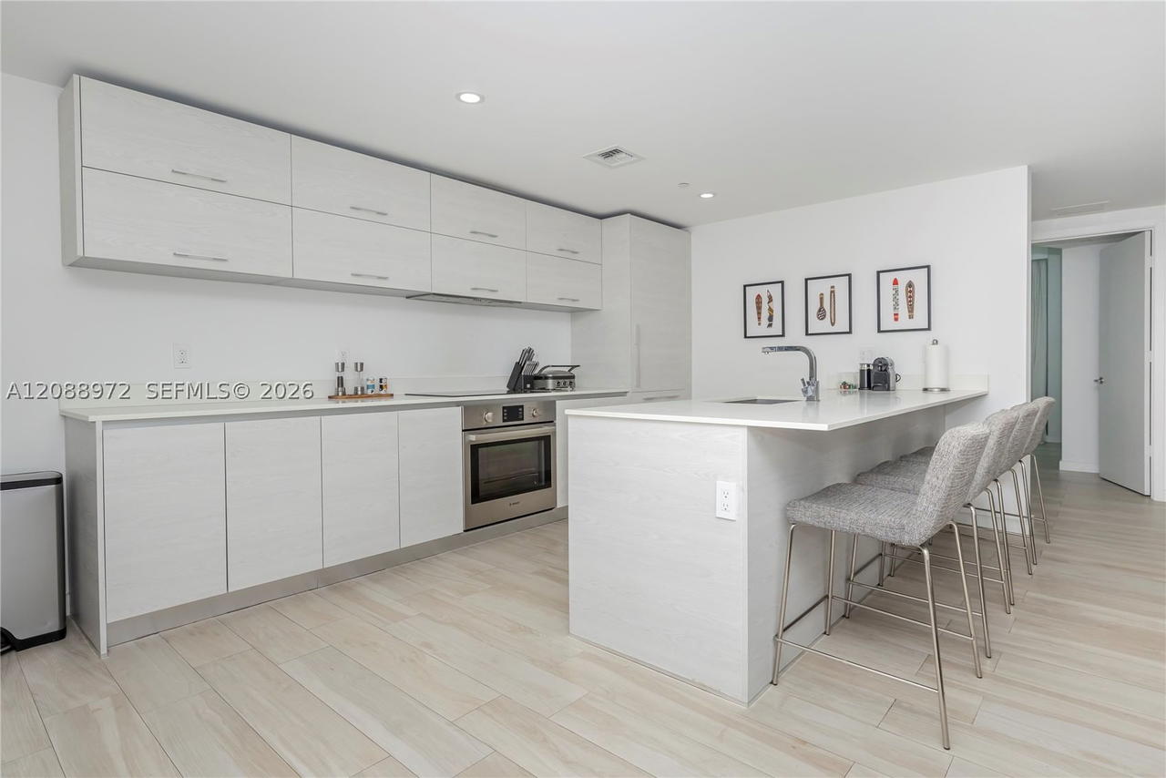 Real estate property located at 1300 Miami Ave #2210, Miami-dade, 1300 S Miami Avenue Condo, Miami, FL