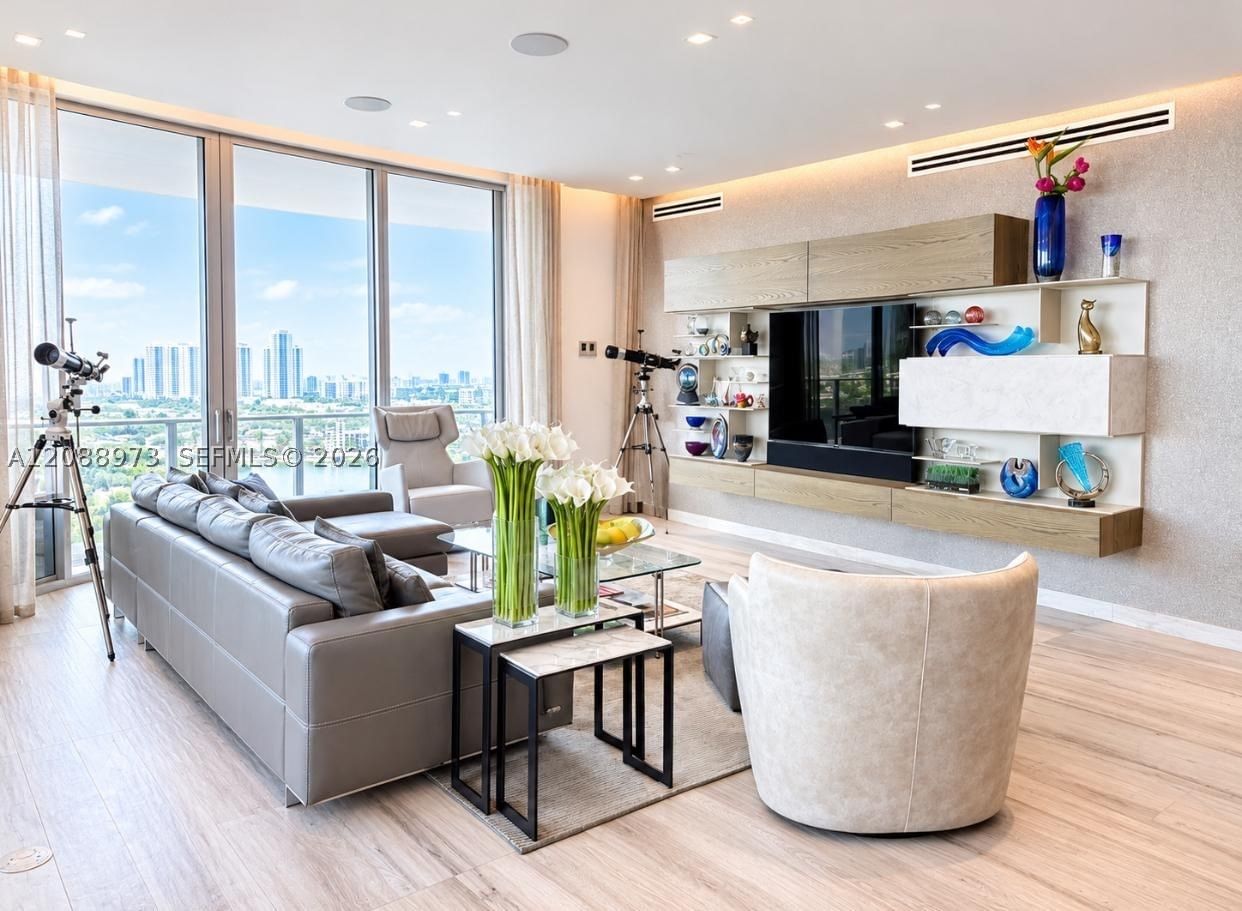 Real estate property located at 17111 Biscayne Blvd #2210, Miami-dade, Marina Palms Residences S, North Miami Beach, FL