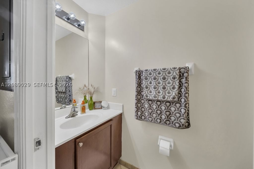 Real estate property located at 11603 89th St #213, Miami-dade, St Mortiz At Doral Condo, Doral, FL