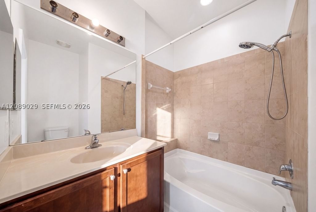 Real estate property located at 11603 89th St #213, Miami-dade, St Mortiz At Doral Condo, Doral, FL