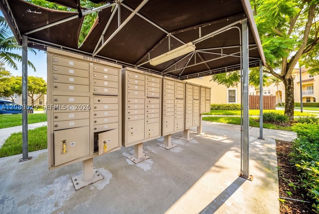 Real estate property located at 11603 89th St #213, Miami-dade, St Mortiz At Doral Condo, Doral, FL
