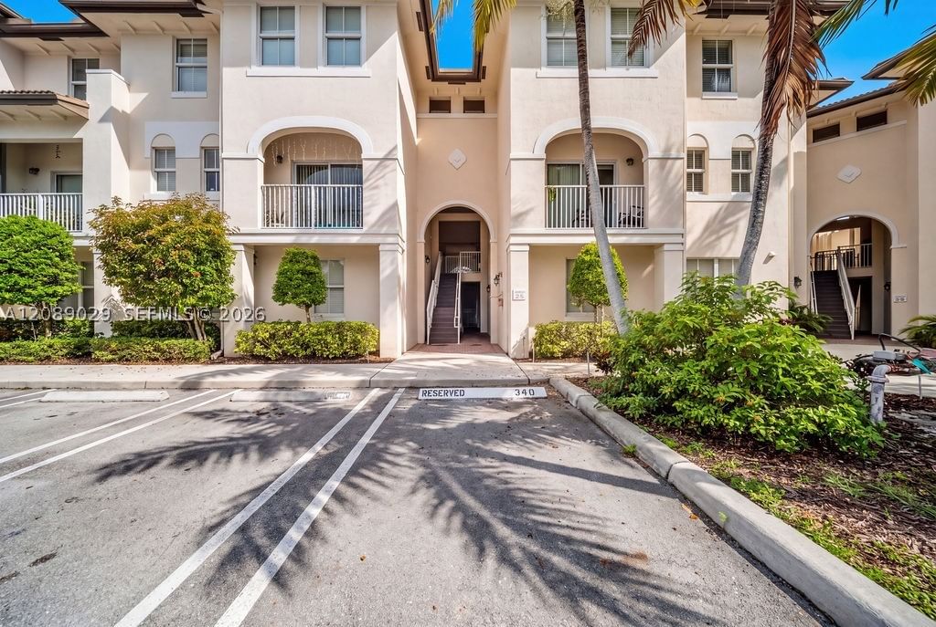 Real estate property located at 11603 89th St #213, Miami-dade, St Mortiz At Doral Condo, Doral, FL