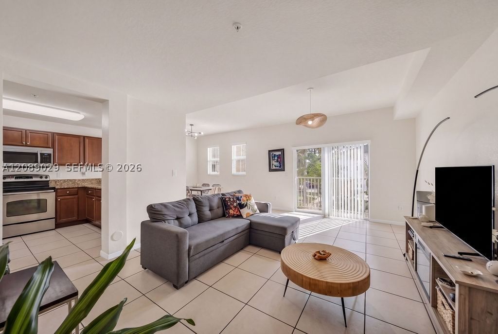 Real estate property located at 11603 89th St #213, Miami-dade, St Mortiz At Doral Condo, Doral, FL