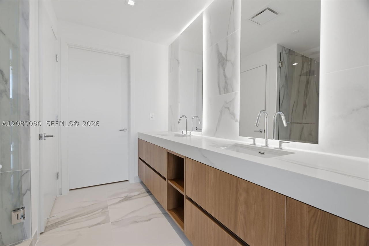 Real estate property located at 1400 Biscayne Blvd #3502, Miami-dade, Casa Bella, Miami, FL