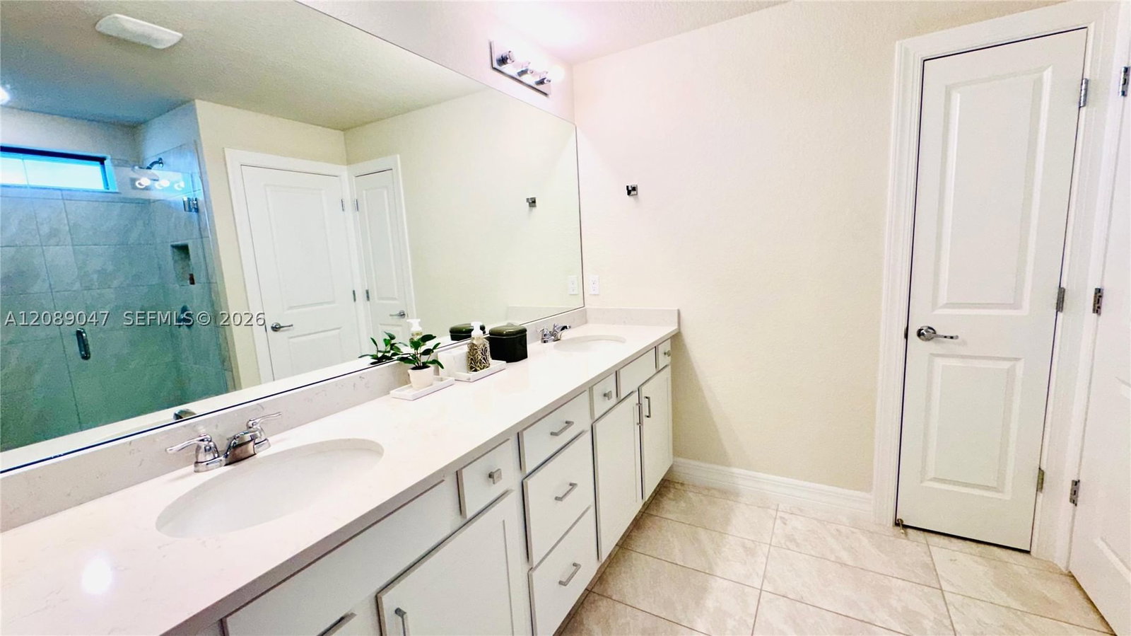 Real estate property located at 3117 Buttonwood Ct, Broward, Tricity Plat, Lauderdale Lakes, FL