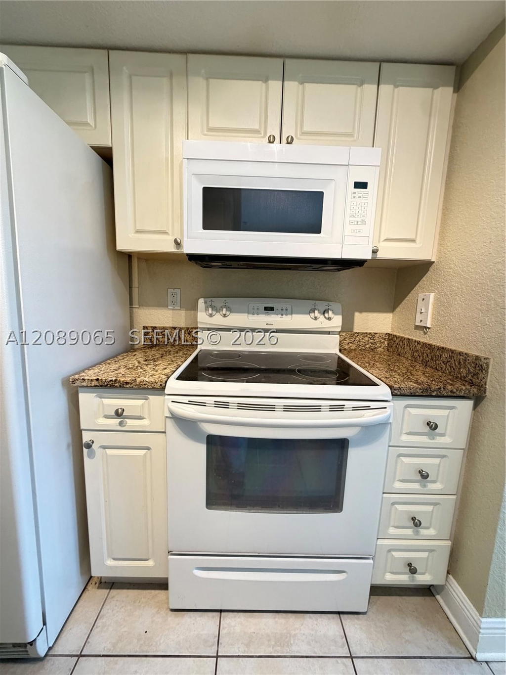 Real estate property located at 20930 87th Ave #207, Miami-dade, Breeze Of Galloway Condo, Cutler Bay, FL