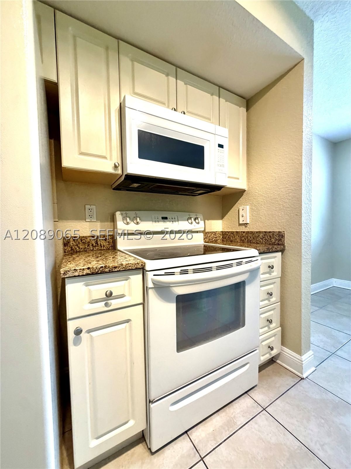 Real estate property located at 20930 87th Ave #207, Miami-dade, Breeze Of Galloway Condo, Cutler Bay, FL