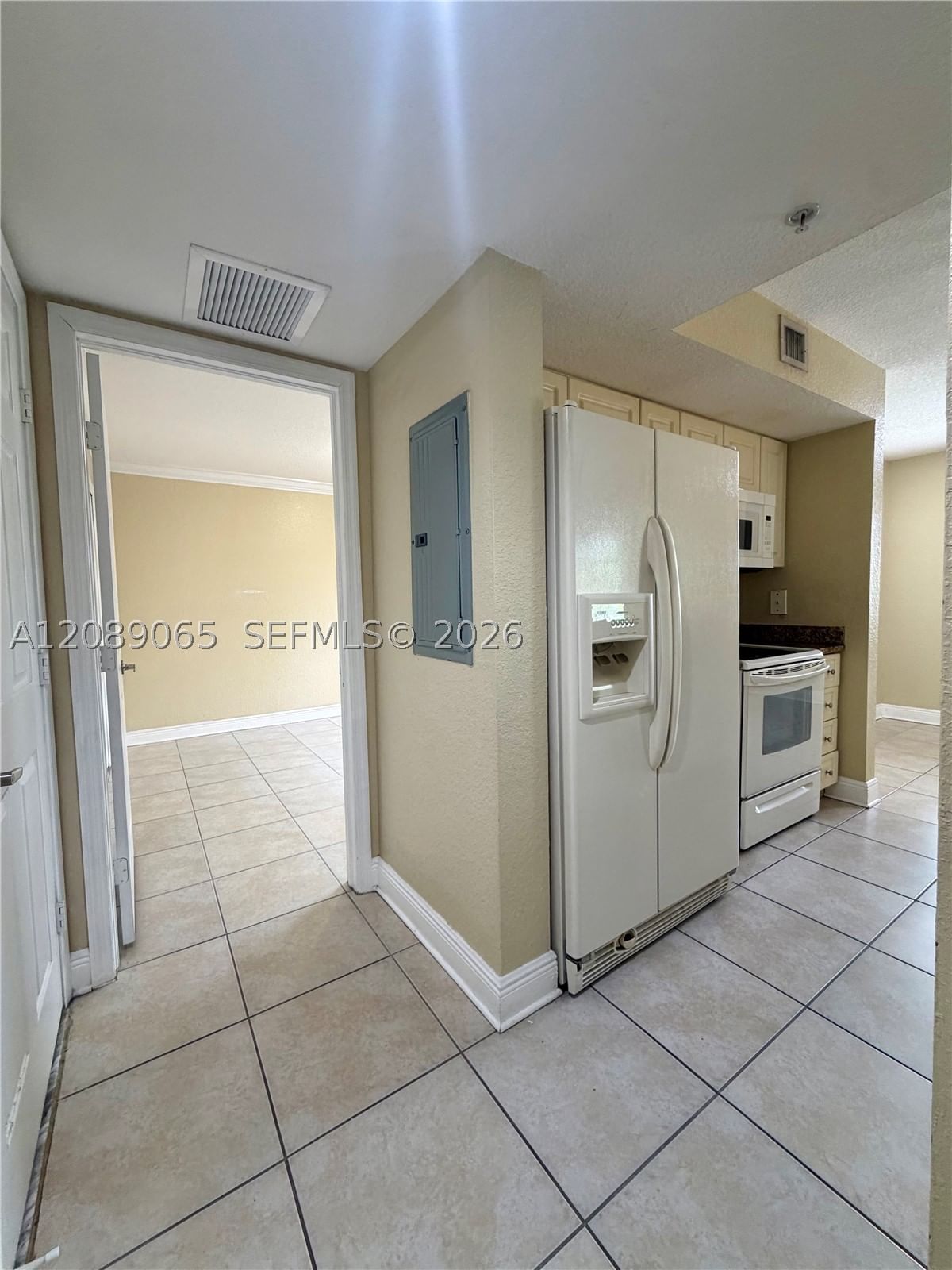 Real estate property located at 20930 87th Ave #207, Miami-dade, Breeze Of Galloway Condo, Cutler Bay, FL