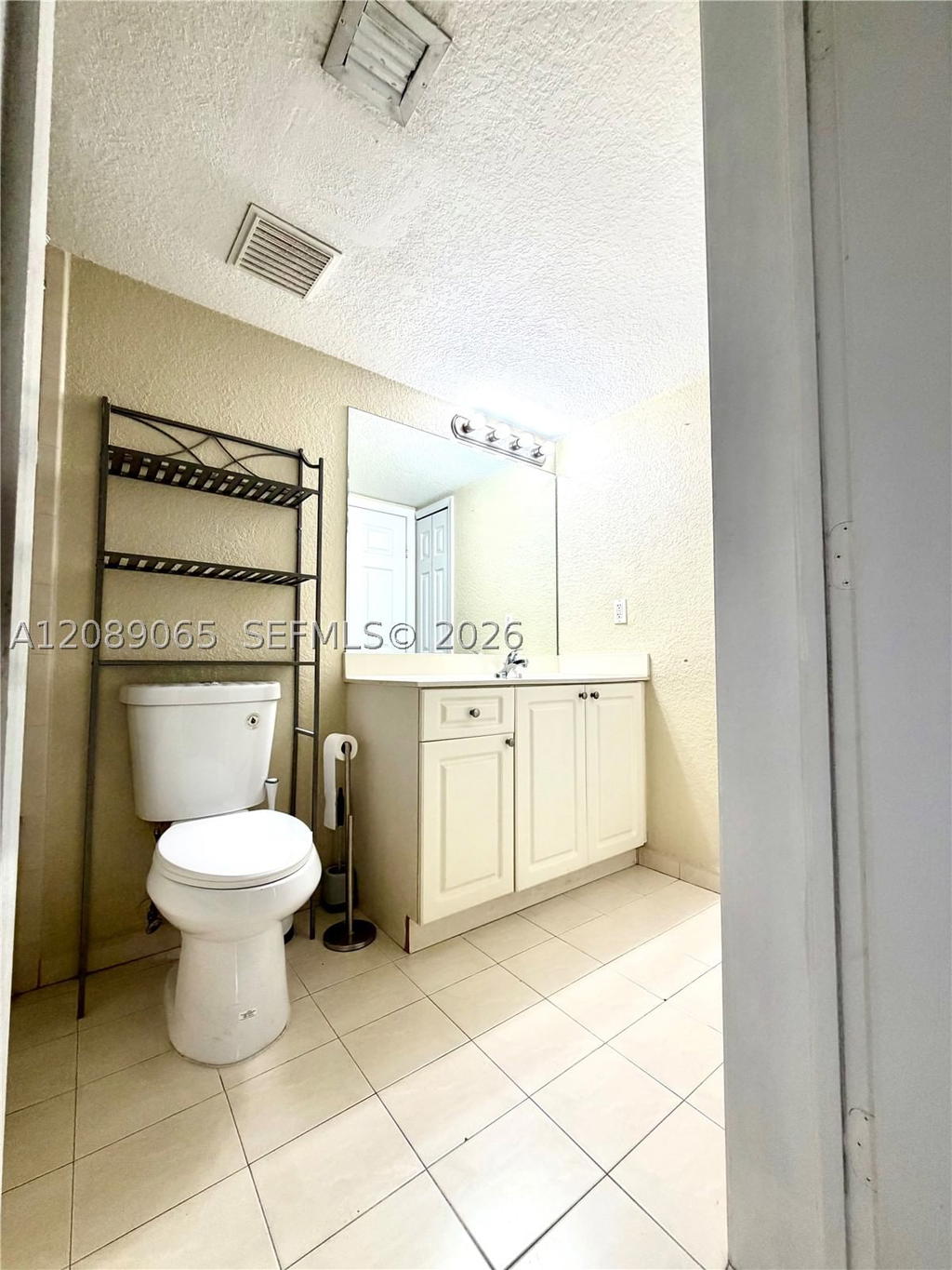 Real estate property located at 20930 87th Ave #207, Miami-dade, Breeze Of Galloway Condo, Cutler Bay, FL