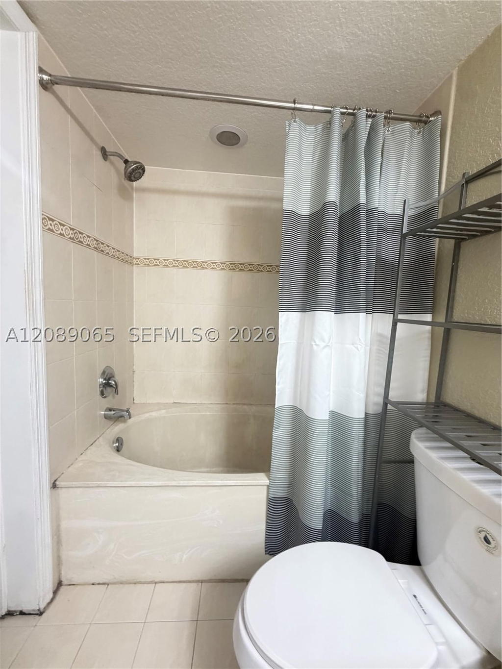 Real estate property located at 20930 87th Ave #207, Miami-dade, Breeze Of Galloway Condo, Cutler Bay, FL