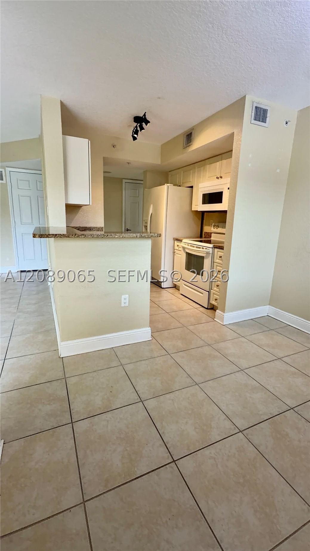 Real estate property located at 20930 87th Ave #207, Miami-dade, Breeze Of Galloway Condo, Cutler Bay, FL