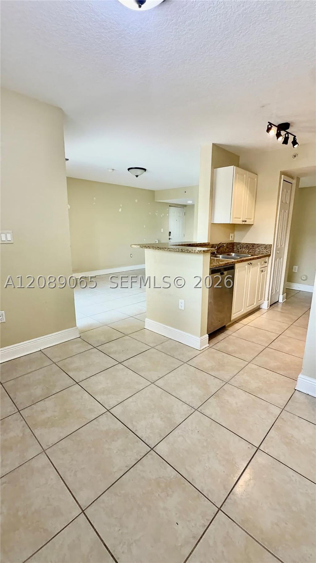 Real estate property located at 20930 87th Ave #207, Miami-dade, Breeze Of Galloway Condo, Cutler Bay, FL
