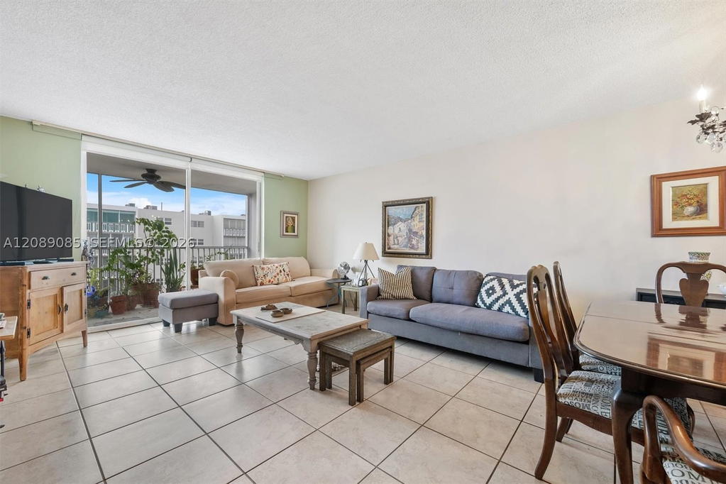 Real estate property located at 500 12th Ave #601, Broward, Meadowbrook Condo Apts Bl, Hallandale Beach, FL