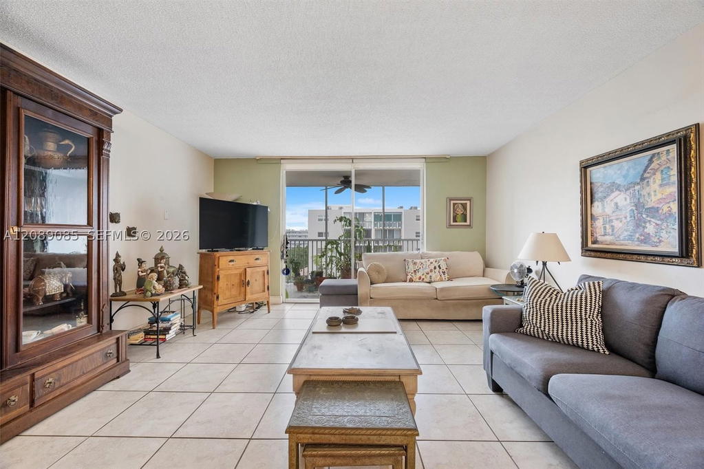 Real estate property located at 500 12th Ave #601, Broward, Meadowbrook Condo Apts Bl, Hallandale Beach, FL